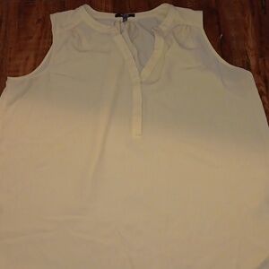 Women's short-sleeved blouse